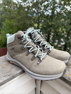 Merrell Women's Taupe Hiking Boots with Mint Laces/ Lightweight Hiking